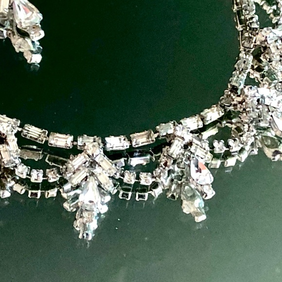 VTG 50s Clear Baguette Teardrop Scalloped Rhinestone Necklace Demi Parure w/Case - Picture 4 of 16
